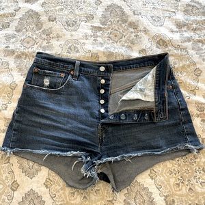 Levi Strauss button up denim shorts size 32